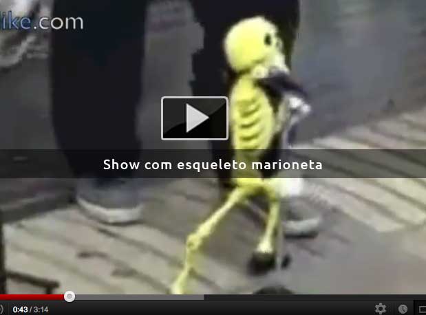 Show com esqueleto marioneta